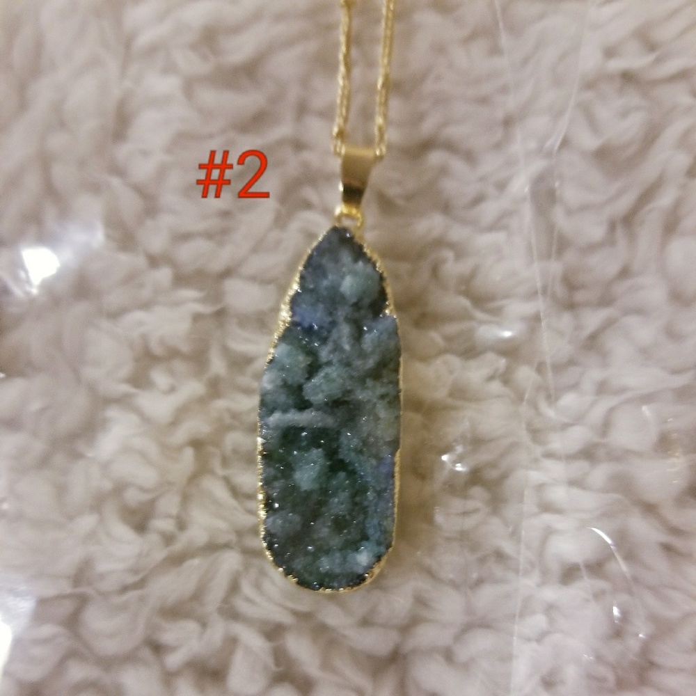 🎉HPx2🎉Gorgeous Gold Druzy Fashion Necklace - Picture 4 of 8